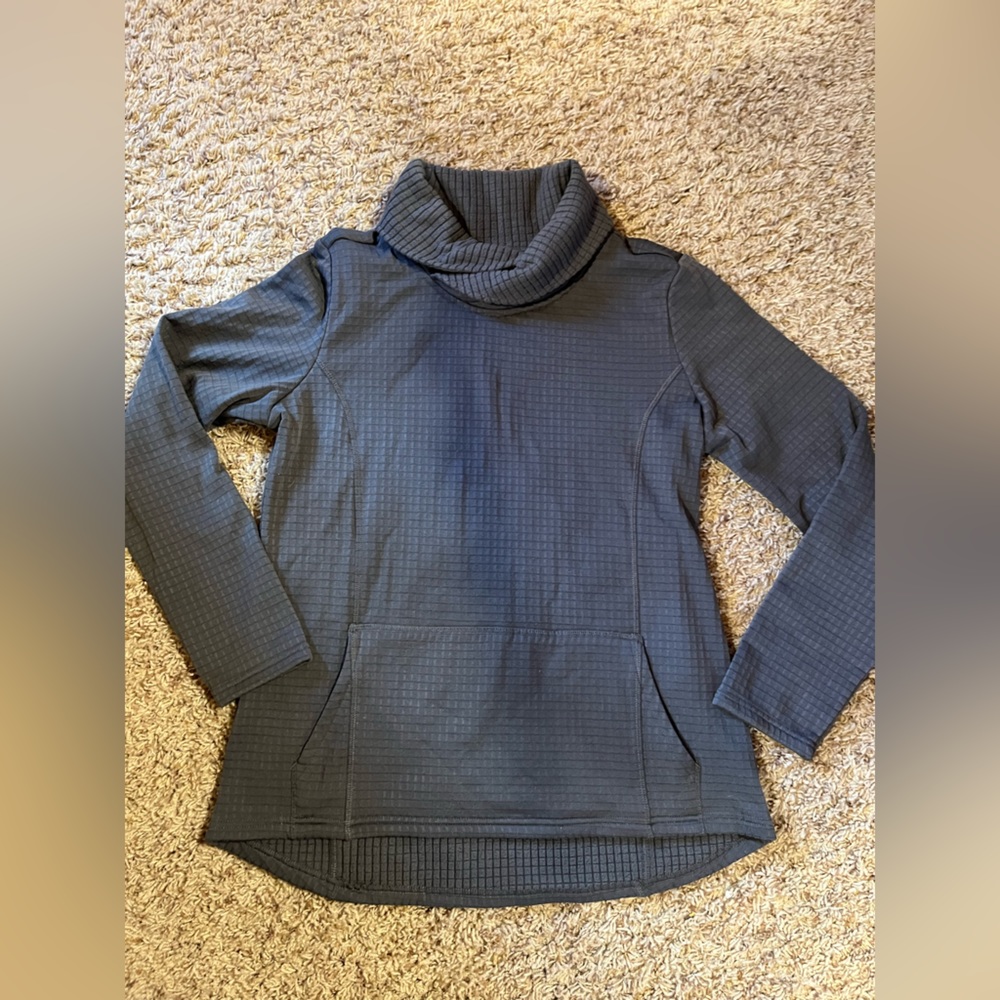 Microgrid fleece top